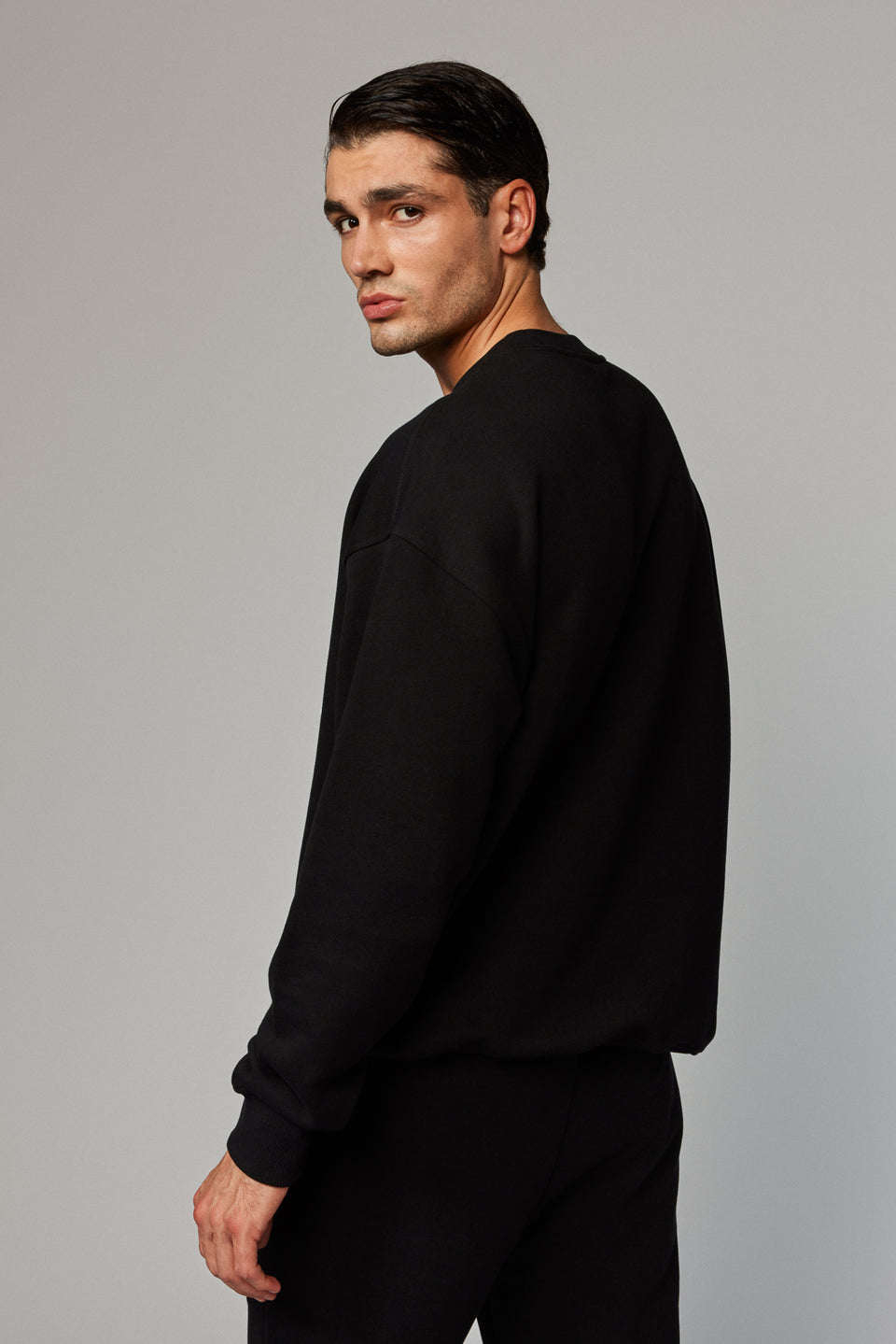 Illyrian Classical Sweater - Black