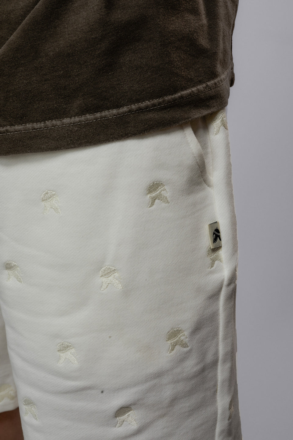 Detailed Helmet Shorts - Ecru