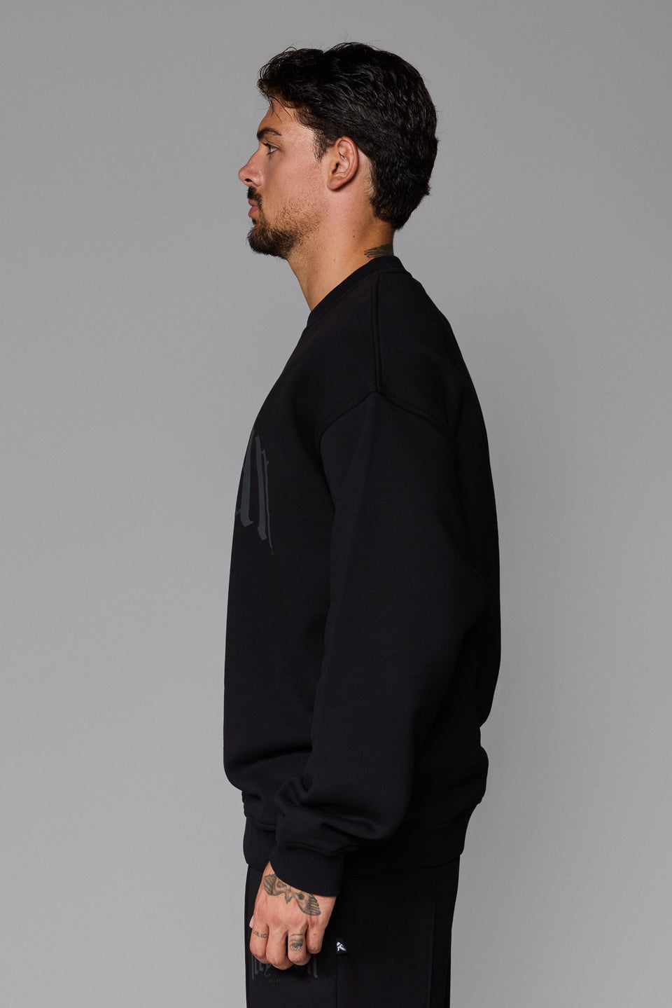 Illyrian Signature Sweater - Black