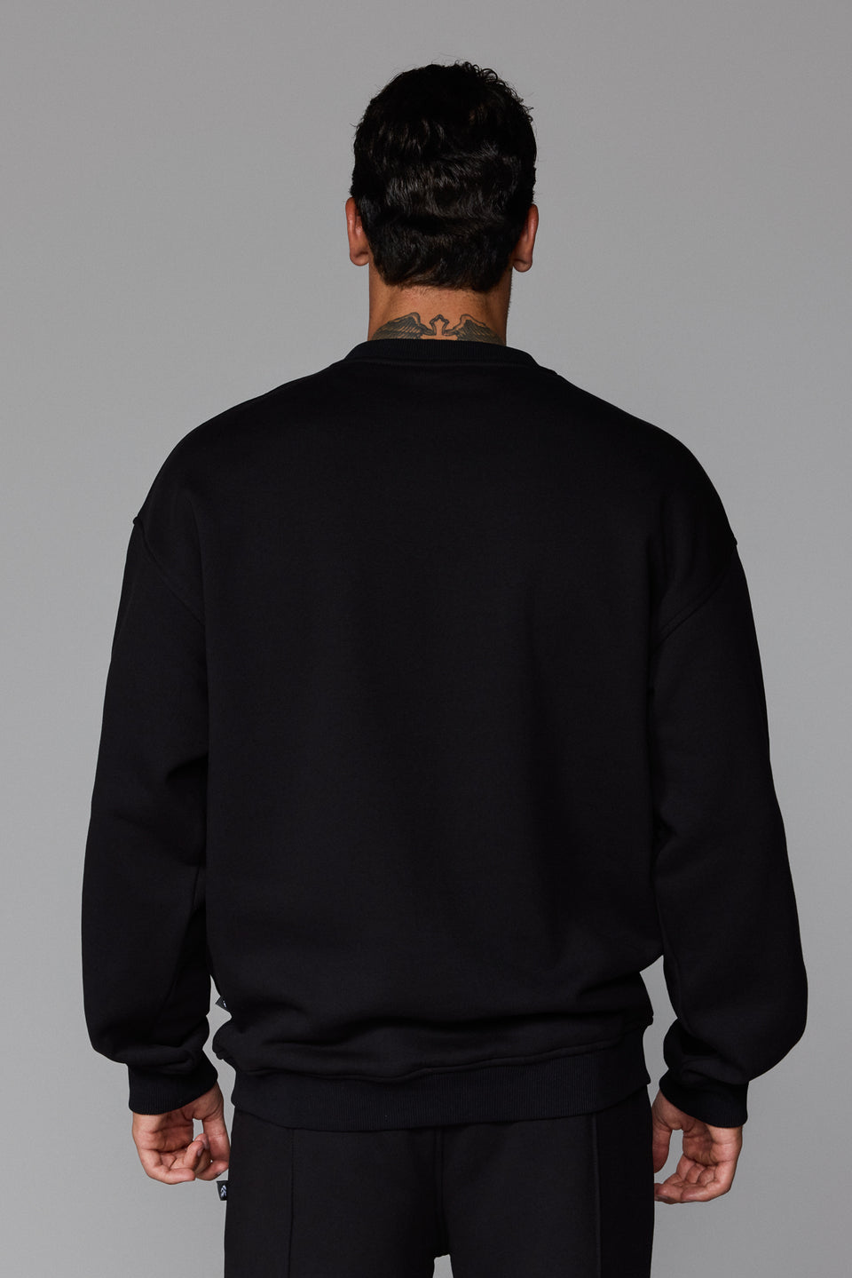 Illyrian Signature Sweater - Black