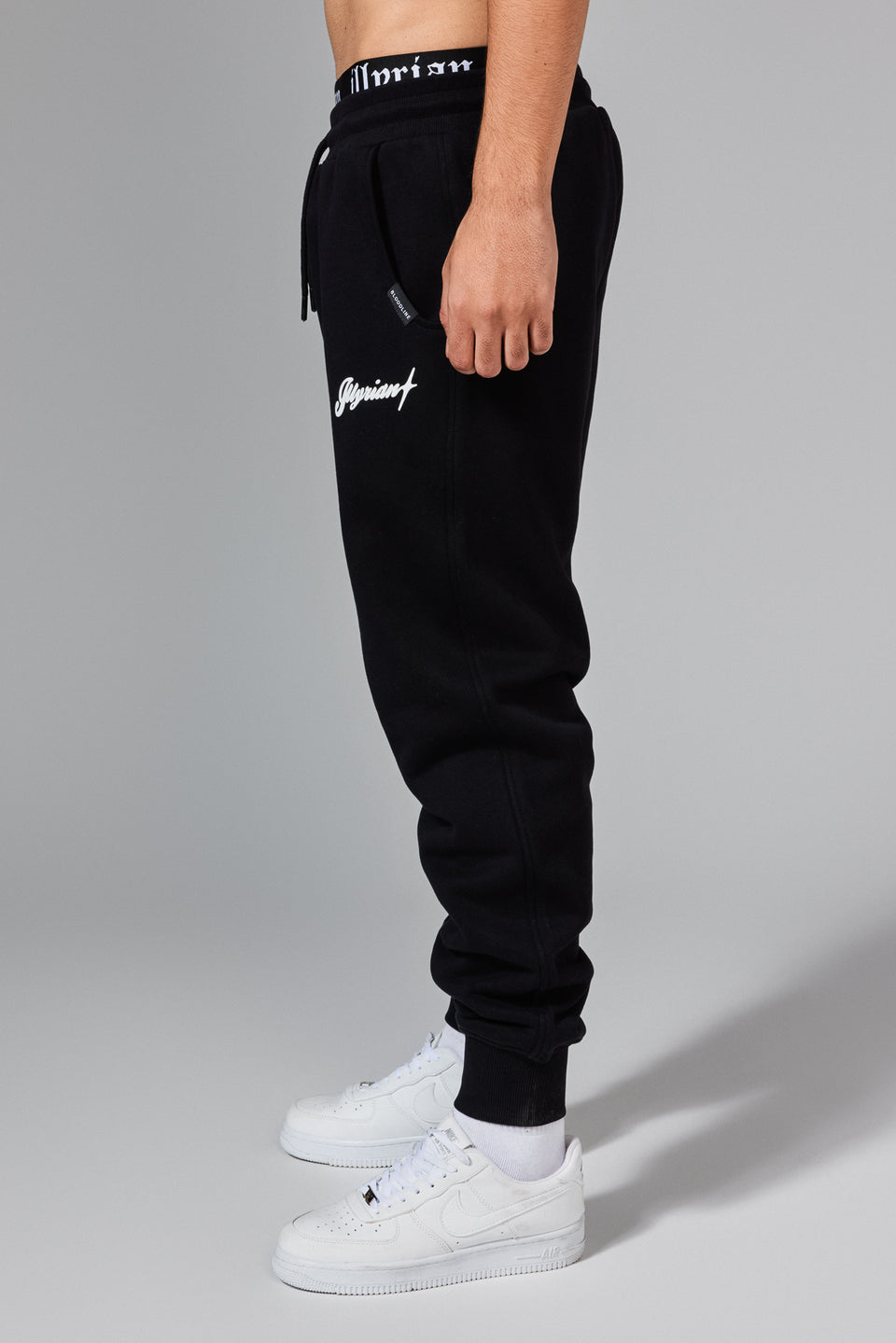 Yll I Ri Joggers - Black